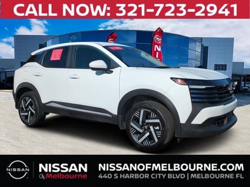 Used 2025 Nissan Kicks SV image 1