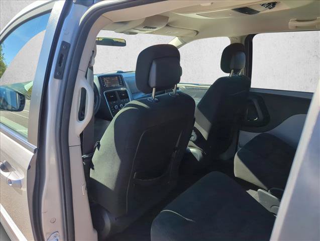 Used 2016 Dodge Grand Caravan SXT FWD image 18