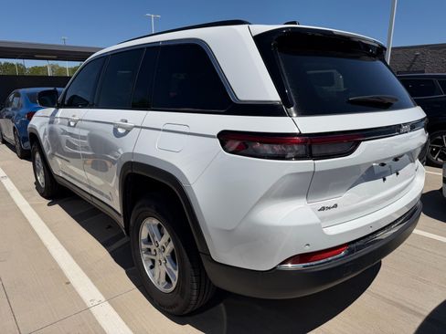 Used 2025 Jeep Grand Cherokee Laredo w/ Luxury Tech Group I AWD/4WD image 7