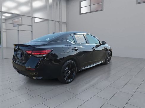 Used 2023 Nissan Sentra SR w/ Midnight Edition Package FWD image 9