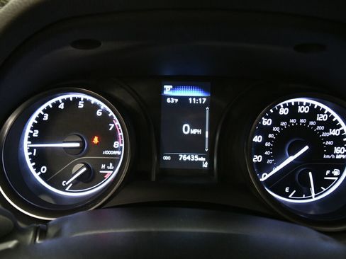 Used 2023 Toyota Camry SE FWD image 13