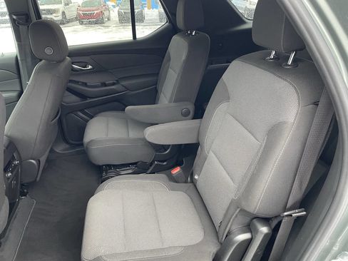 Used 2023 Chevrolet Traverse LT image 4