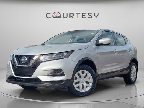 Used 2020 Nissan Rogue Sport S image 1