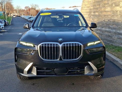Used 2023 BMW X7 xDrive40i w/ Executive Package image 2
