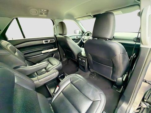 Used 2021 Ford Explorer XLT RWD image 27