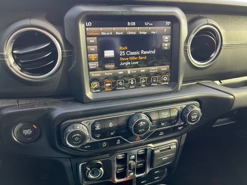 Used 2022 Jeep Gladiator Overland w/ Popular Equipment Package image 11