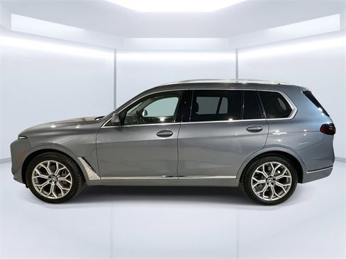 Used 2023 BMW X7 xDrive40i w/ Executive Package image 2