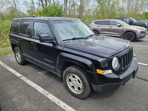 Used 2016 Jeep Patriot Sport w/ Power Value Group AWD/4WD image 3