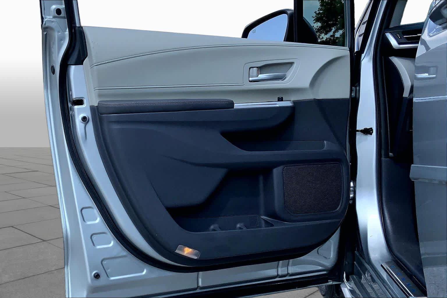 Used 2022 Toyota Sienna XLE FWD image 21