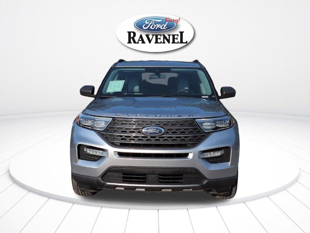 Used 2021 Ford Explorer XLT w/ Equipment Group 202A RWD image 9