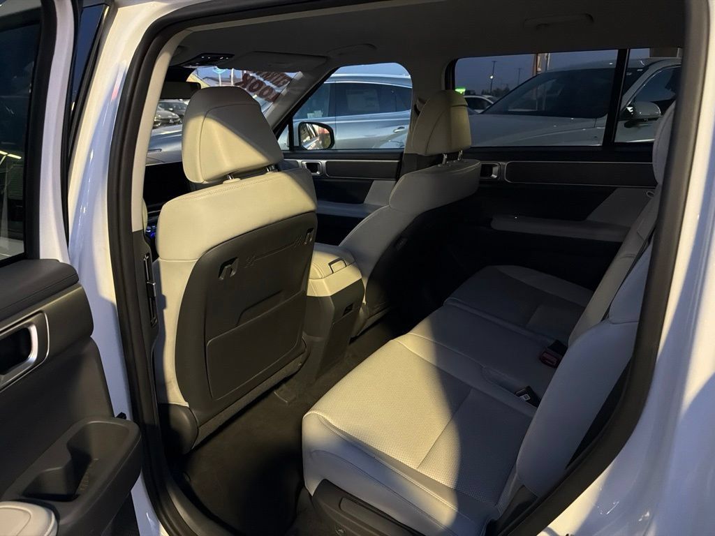 Used 2025 Hyundai Santa Fe SEL AWD/4WD image 10