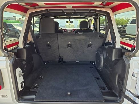 Used 2022 Jeep Wrangler Unlimited Rubicon w/ LED Lighting Group image 9