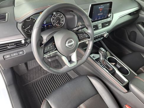 Used 2023 Nissan Altima 2.5 SR FWD image 13