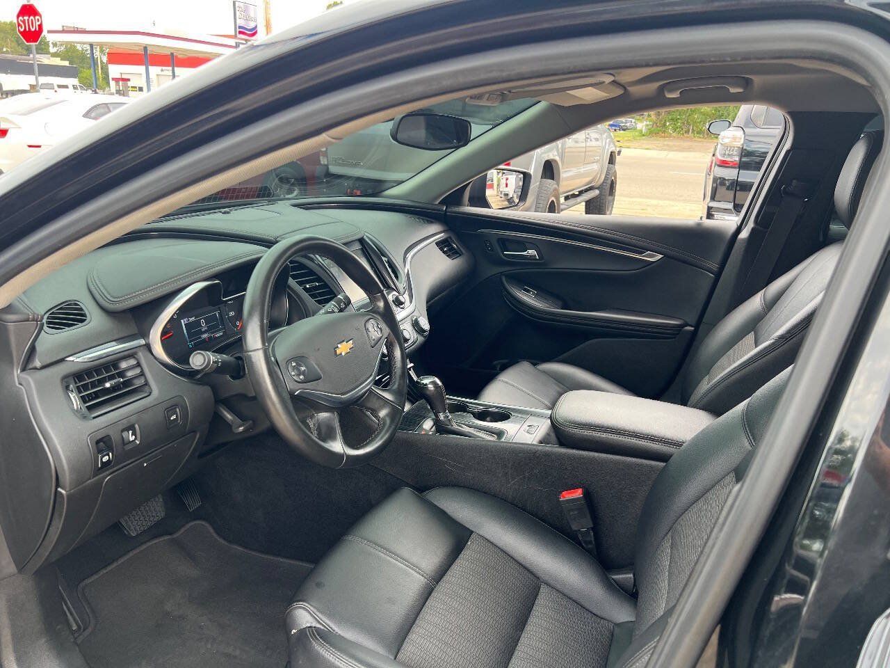 Used 2019 Chevrolet Impala LT FWD image 11