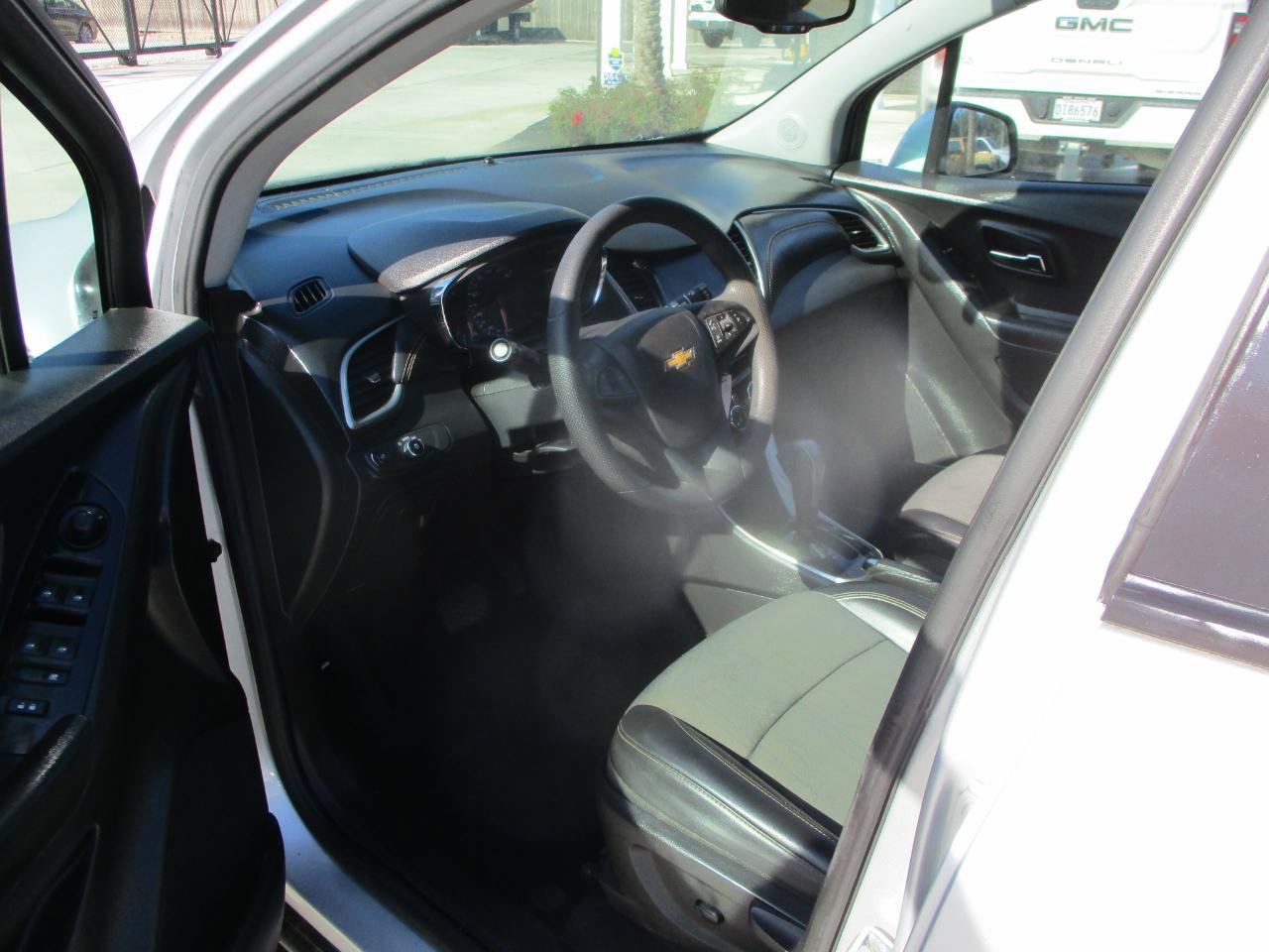 Used 2021 Chevrolet Trax LT FWD image 12