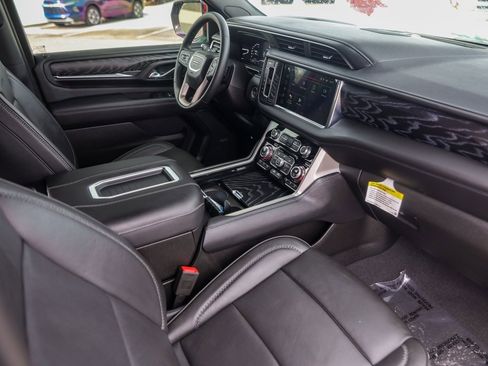 Used 2023 GMC Yukon Denali image 35