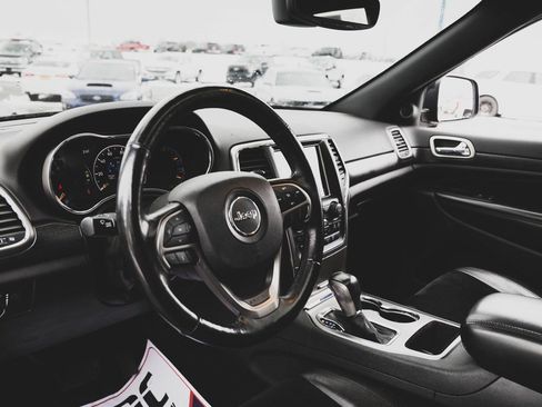 Used 2018 Jeep Grand Cherokee Altitude image 2