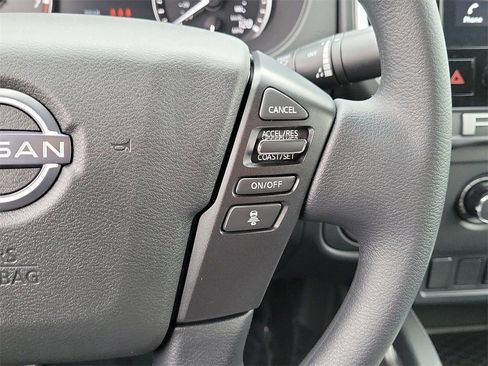 Certified 2025 Nissan Frontier SV RWD image 12