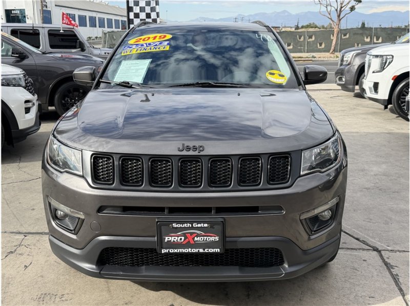 Used 2019 Jeep Compass Latitude FWD image 2