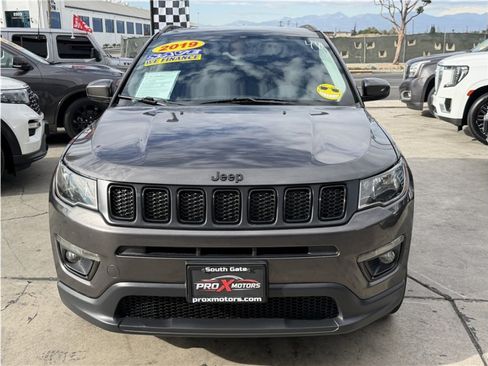 Used 2019 Jeep Compass Latitude FWD image 2