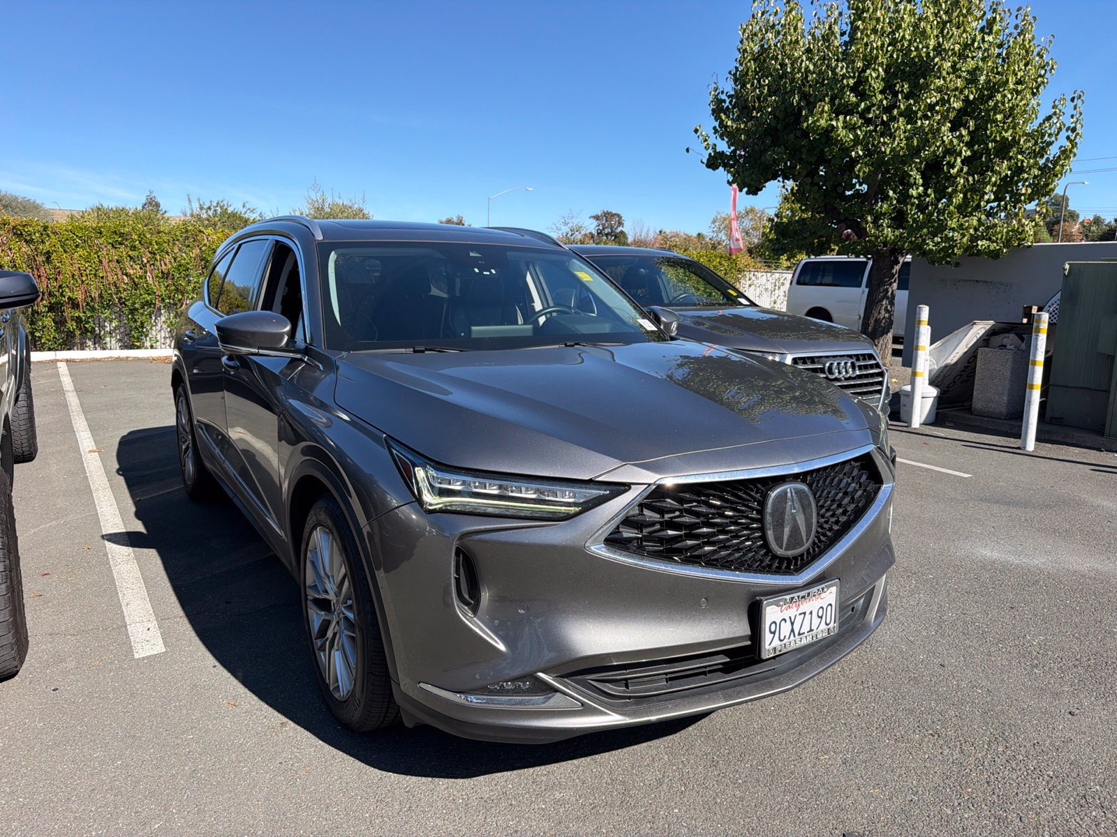 Used 2023 Acura MDX w/ Advance Package AWD/4WD image 2