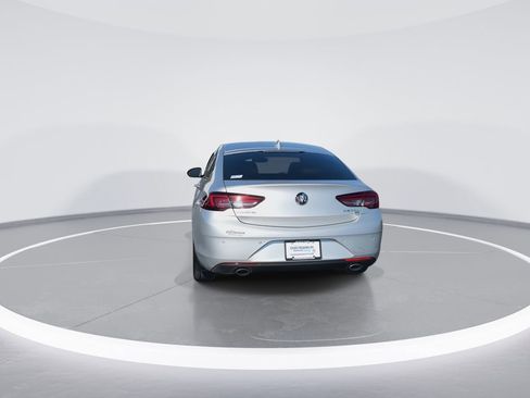 Used 2018 Buick Regal Essence w/ Driver Confidence Package #1 AWD/4WD image 7