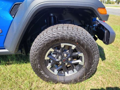 New 2025 Jeep Gladiator Rubicon image 13