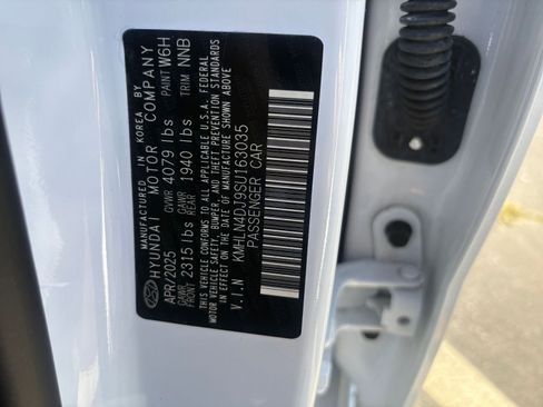 Used 2025 Hyundai Elantra Limited image 31