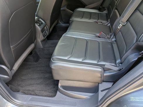 Used 2018 Volkswagen Tiguan SEL Premium AWD/4WD image 17