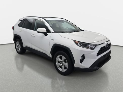 Used 2019 Toyota RAV4 XLE image 3