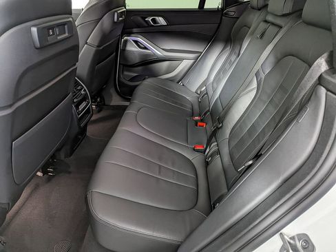 Used 2022 BMW X6 xDrive40i w/ M Sport Package image 47