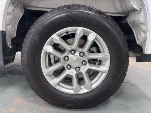 Used 2025 Chevrolet Silverado 1500 LT w/ Z71 Off-Road Package AWD/4WD image 10