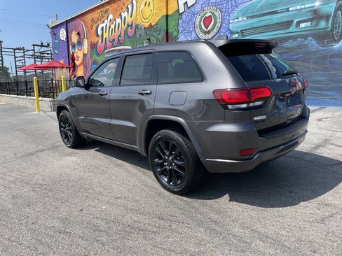 Used 2021 Jeep Grand Cherokee Laredo X AWD/4WD image 3