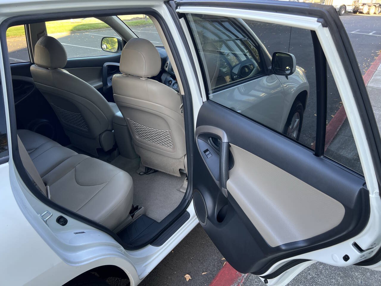 Used 2008 Toyota RAV4 Limited AWD/4WD image 12