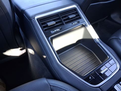 Used 2019 Porsche Panamera 4 image 30