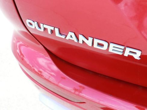 Used 2024 Mitsubishi Outlander 4WD Plug-In Hybrid image 6