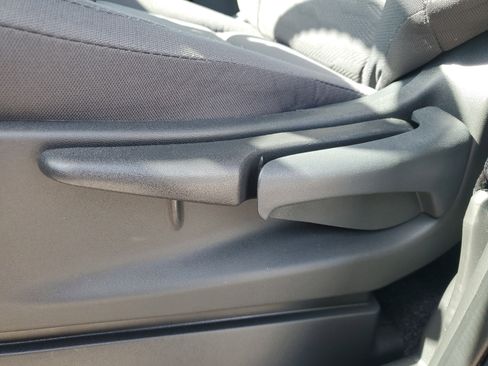 Certified 2025 Nissan Frontier S image 16