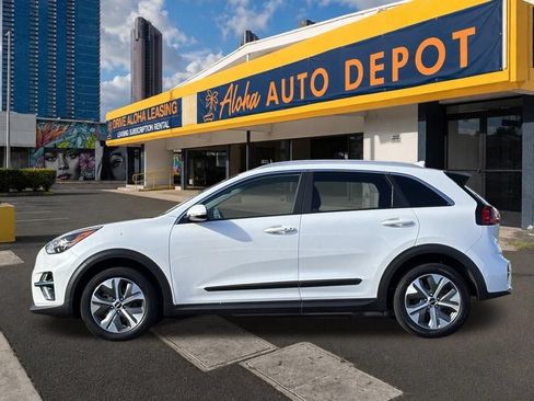 Used 2022 Kia Niro EX FWD image 2