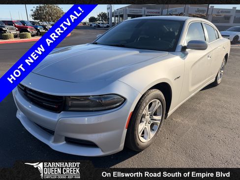 Used 2019 Dodge Charger SXT RWD image 1