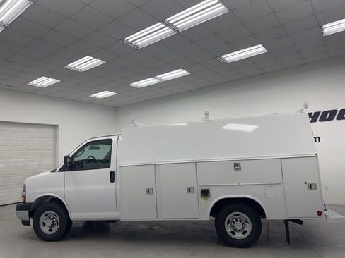 New 2026 Chevrolet Express 3500 w/ Power Convenience Package RWD image 8