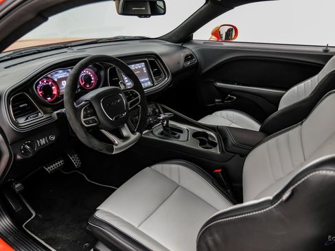 Used 2022 Dodge Challenger SRT Hellcat image 2