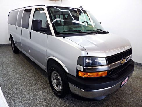 Used 2019 Chevrolet Express 3500 LT w/ LT Preferred Equipment Group RWD image 3