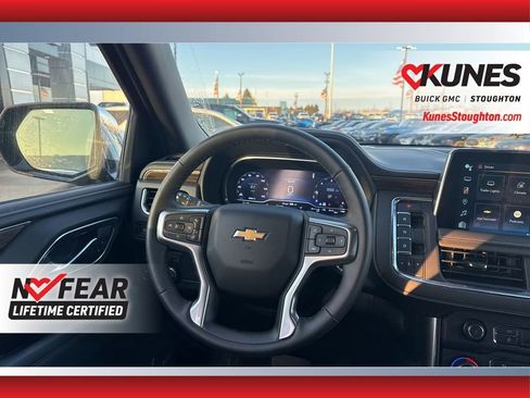Used 2024 Chevrolet Suburban Premier image 32
