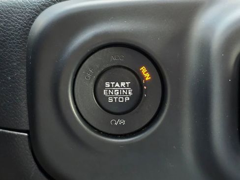Used 2018 Jeep Wrangler Unlimited Sahara w/ LED Lighting Group AWD/4WD image 34
