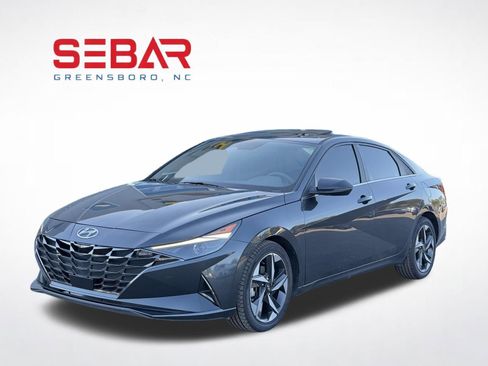 Used 2022 Hyundai Elantra SEL w/ Convenience + Premium Package FWD image 9