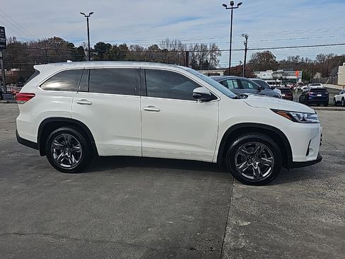 Used 2019 Toyota Highlander Limited Platinum image 2