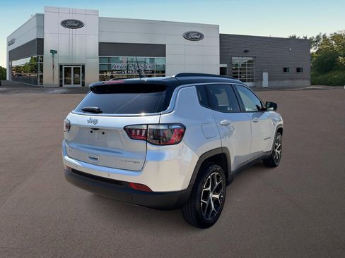 Used 2024 Jeep Compass Limited AWD/4WD image 9