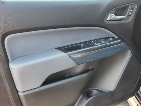 Used 2022 Chevrolet Colorado Z71 w/ Safety Package AWD/4WD image 6