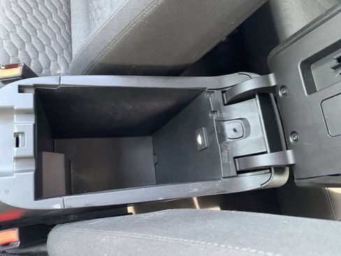 Used 2018 Chevrolet Equinox LT FWD image 25