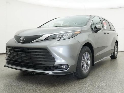 New 2026 Toyota Sienna XLE FWD image 19